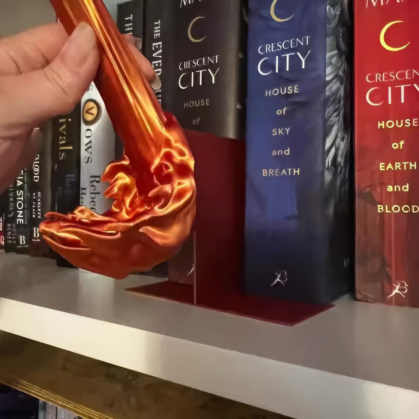 Detailaufnahme der handverarbeiteten Schuppen des Velore Dragon